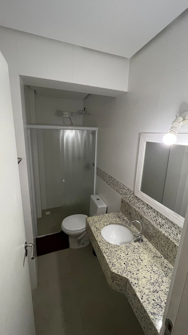 Apartamento 2 dormitórios e 2 wc para 4 pessoas em Bombinhas