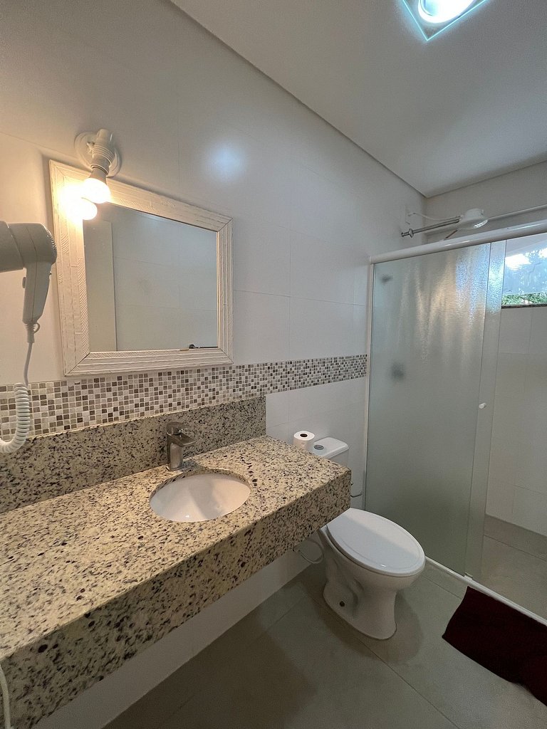 Apartamento 2 dormitórios e 2 wc para 4 pessoas em Bombinhas