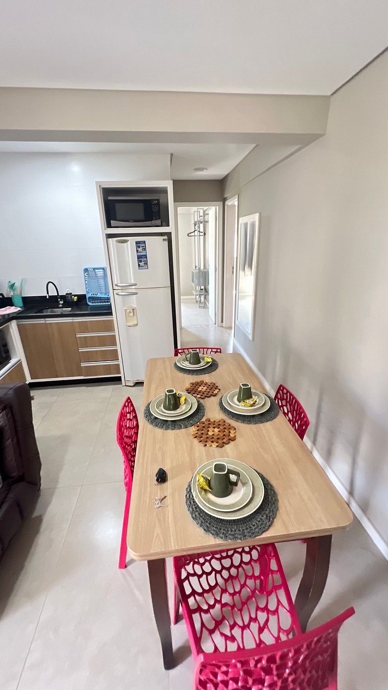 Apartamento 2 dormitórios e 2 wc para 4 pessoas em Bombinhas