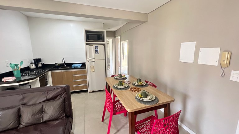 Apartamento 2 dormitórios e 2 wc para 4 pessoas em Bombinhas