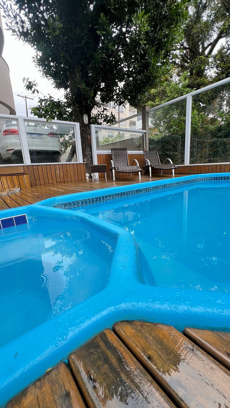 Apartamento 2 dormitórios e 2 wc para 4 pessoas em Bombinhas