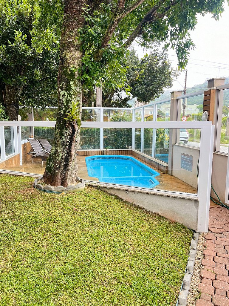 Apartamento 2 dormitórios e 2 wc para 4 pessoas em Bombinhas