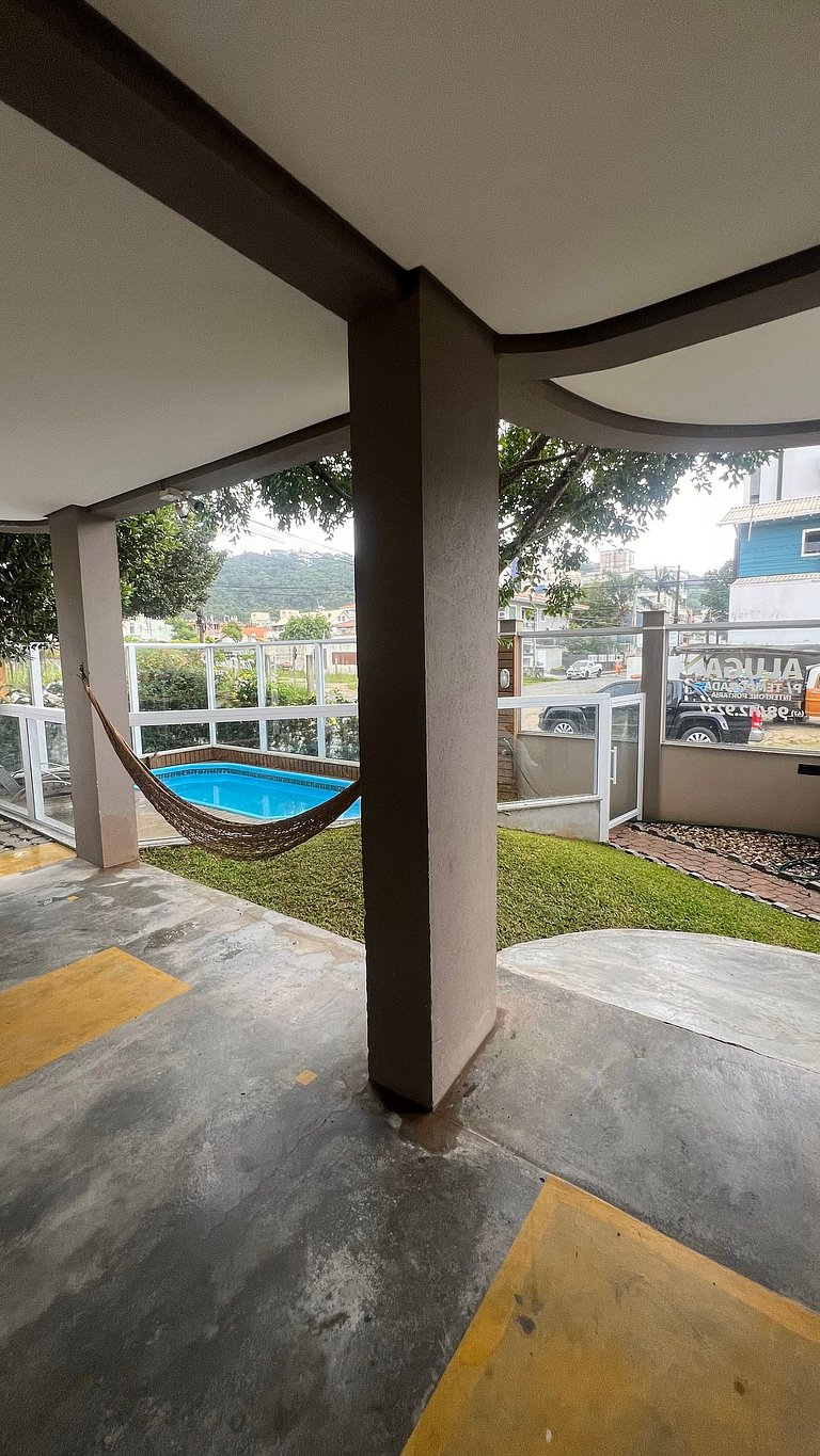 Apartamento 2 dormitórios e 2 wc para 4 pessoas em Bombinhas