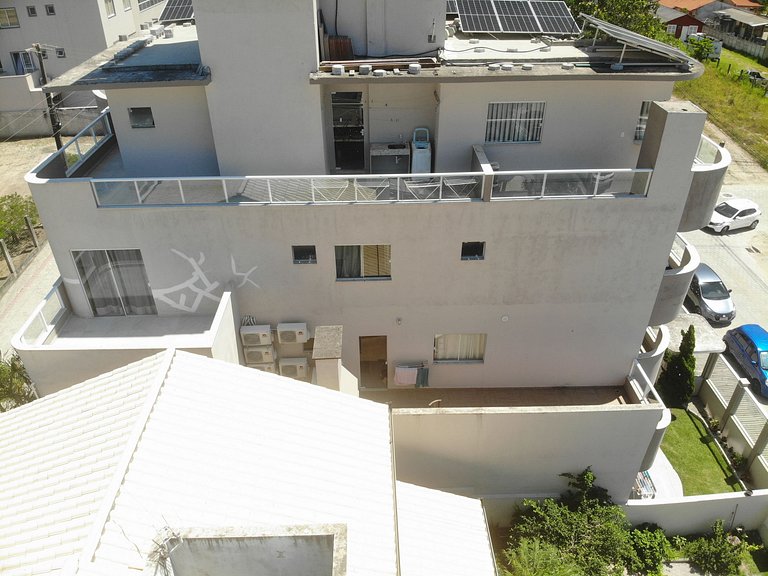 Apartamento 2 dormitórios e 2 wc para 4 pessoas em Bombinhas