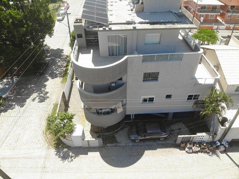 Apartamento 2 dormitórios e 2 wc para 4 pessoas em Bombinhas