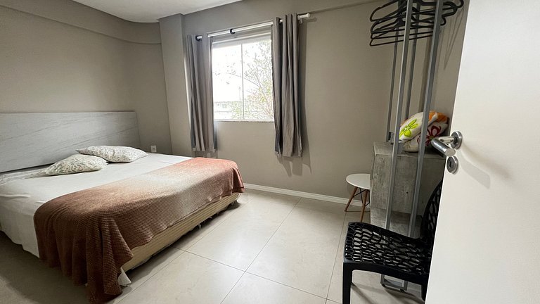 Apartamento 2 dormitórios e 2 wc para 4 pessoas em Bombinhas