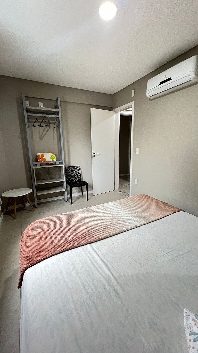 Apartamento 2 dormitórios e 2 wc para 4 pessoas em Bombinhas